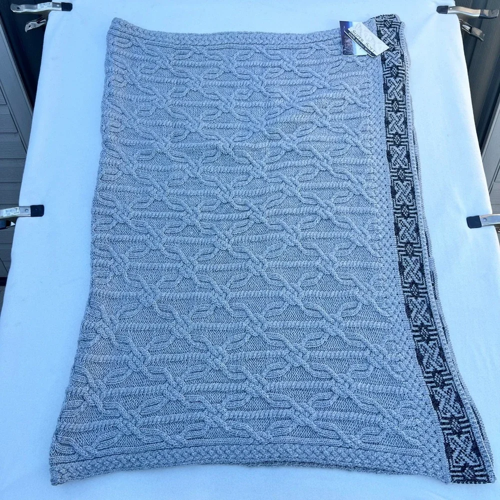 Aran Mór Ireland Super Soft 100 Merino Wool‎ Cable Knit Throw Blanket 40x60
